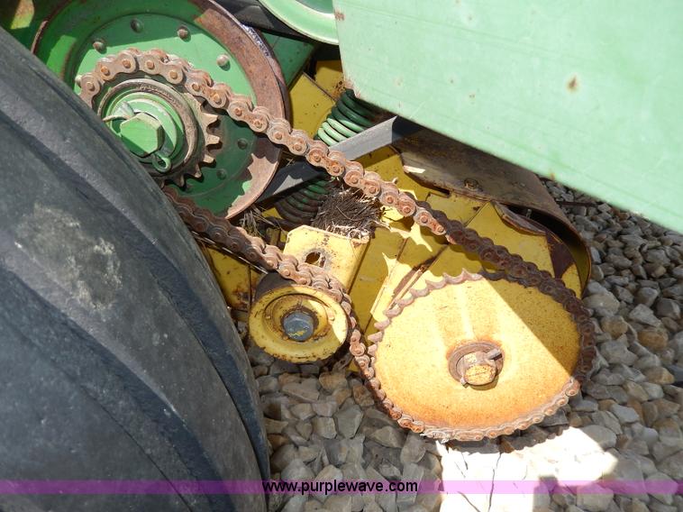 image for item I4368 John Deere 530 round baler