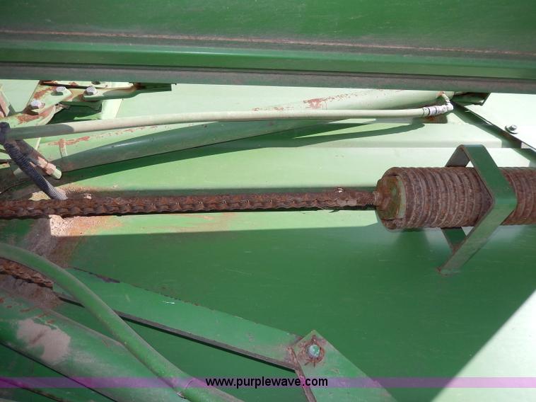 image for item I4368 John Deere 530 round baler