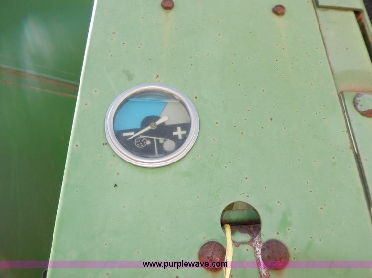 image for item I4368 John Deere 530 round baler