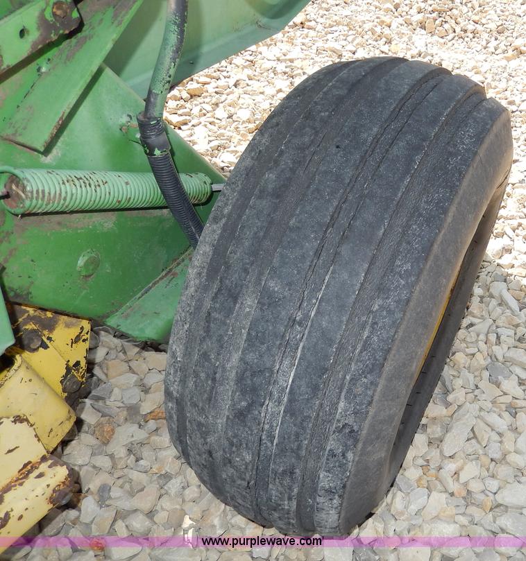 image for item I4368 John Deere 530 round baler