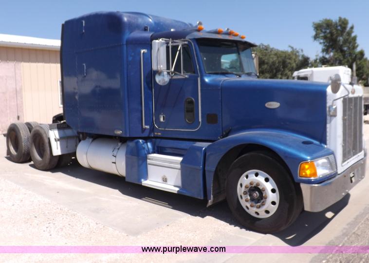 image for item I7600 1999 Peterbilt 377 semi truck