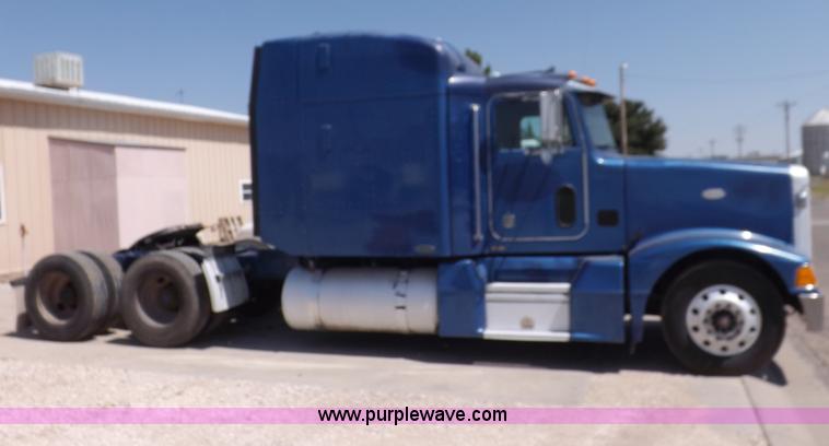 image for item I7600 1999 Peterbilt 377 semi truck