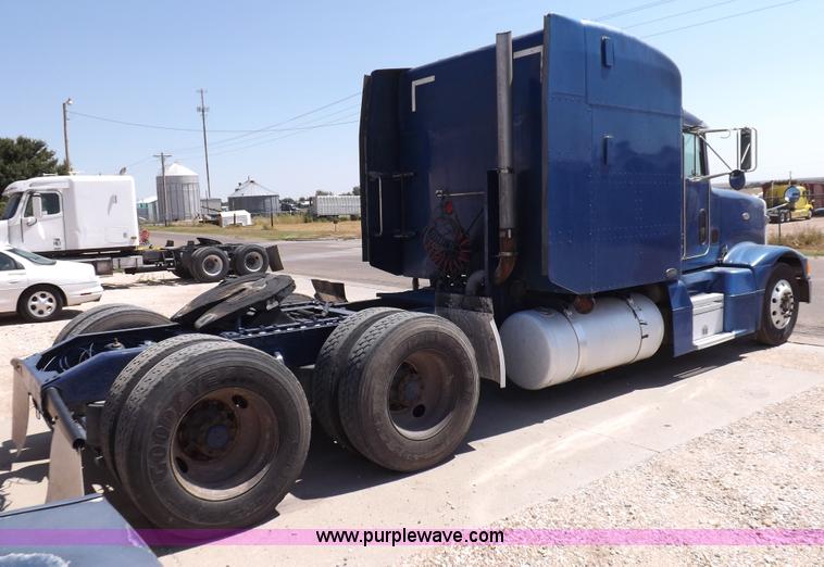 image for item I7600 1999 Peterbilt 377 semi truck