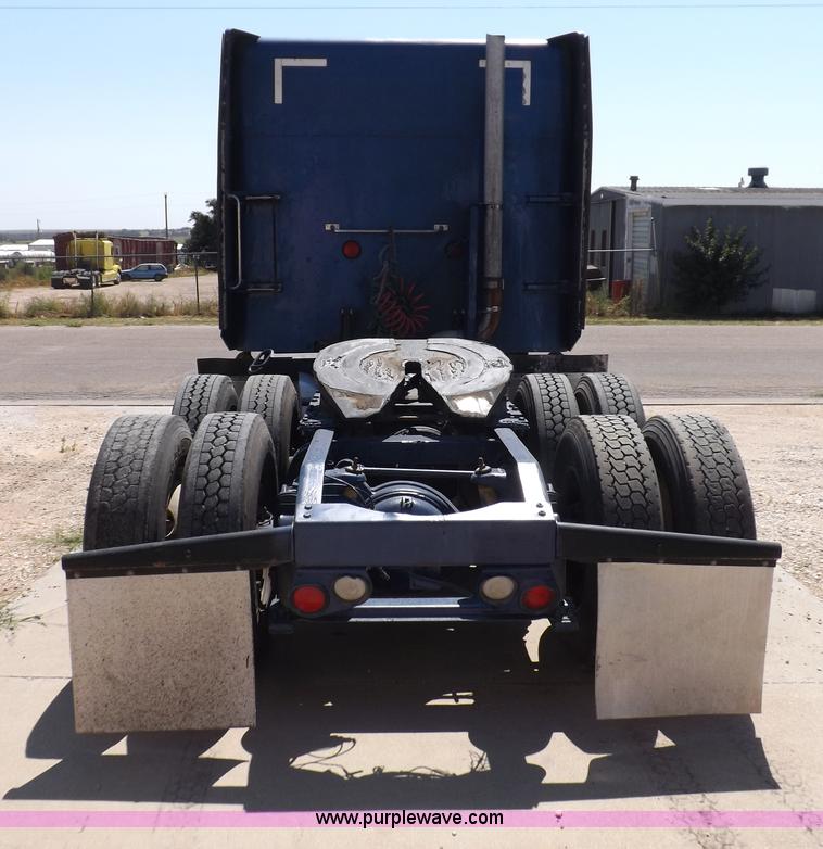 image for item I7600 1999 Peterbilt 377 semi truck