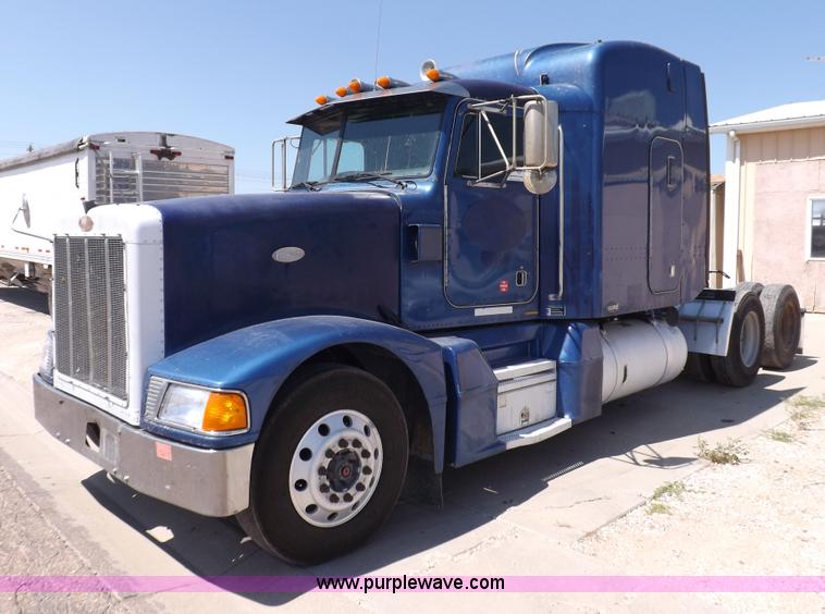 image for item I7600 1999 Peterbilt 377 semi truck
