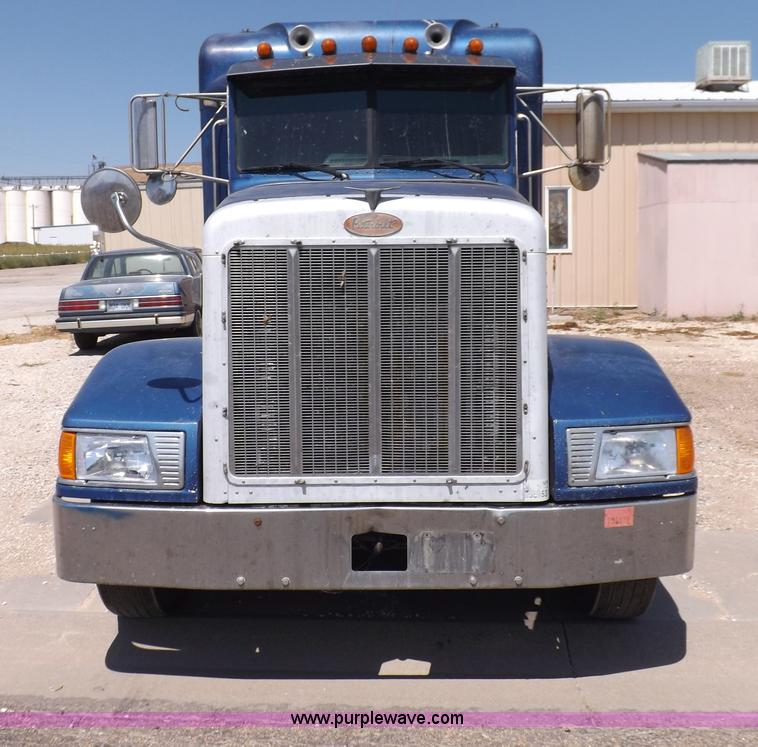 image for item I7600 1999 Peterbilt 377 semi truck