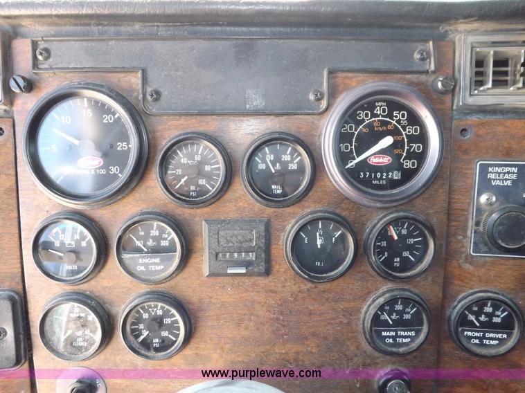 image for item I7600 1999 Peterbilt 377 semi truck