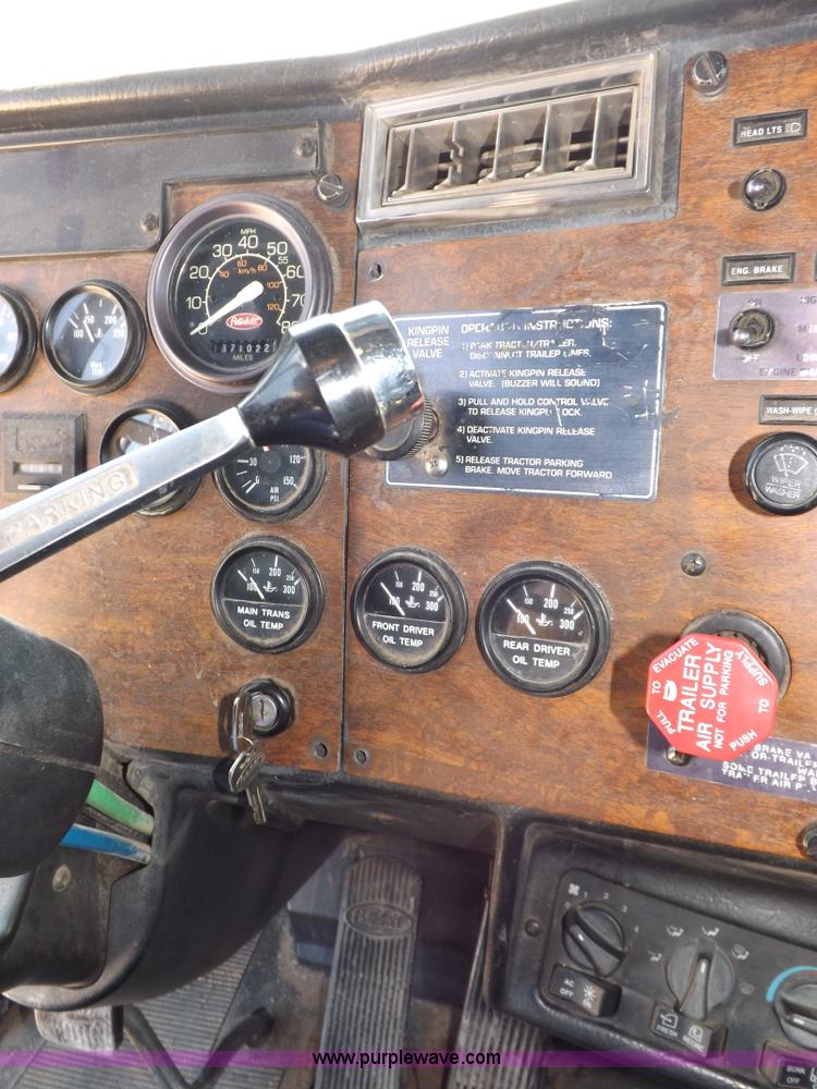 image for item I7600 1999 Peterbilt 377 semi truck