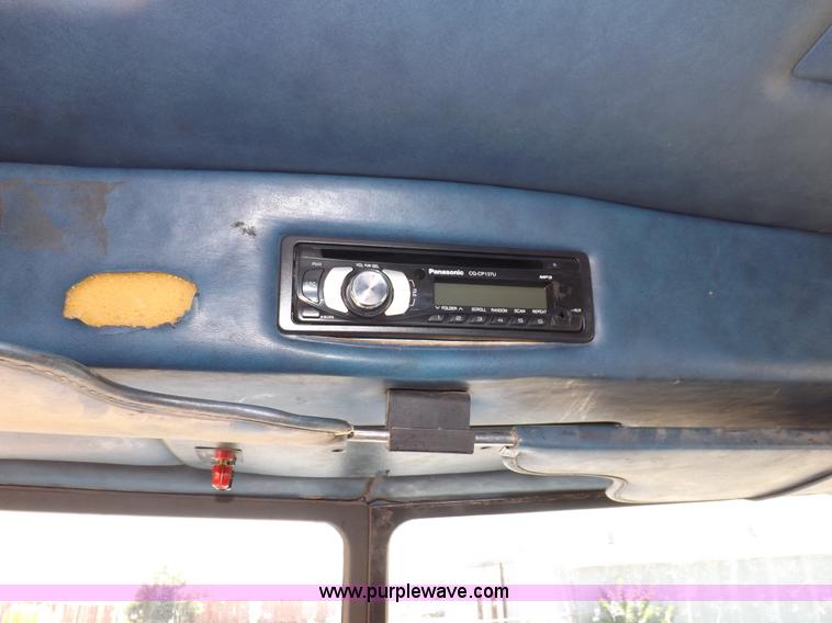 image for item I7600 1999 Peterbilt 377 semi truck