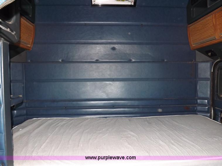 image for item I7600 1999 Peterbilt 377 semi truck