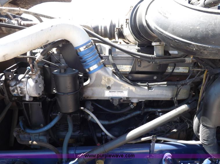 image for item I7600 1999 Peterbilt 377 semi truck