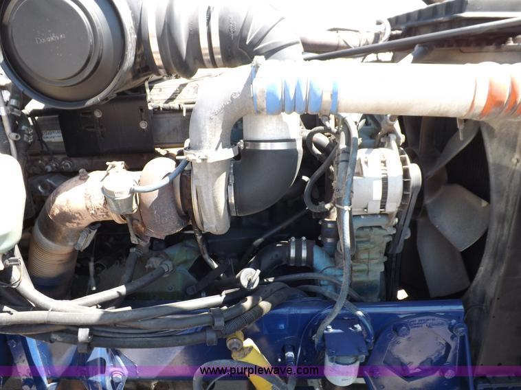 image for item I7600 1999 Peterbilt 377 semi truck