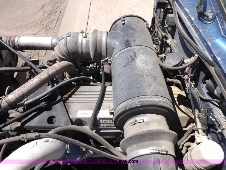 image for item I7600 1999 Peterbilt 377 semi truck