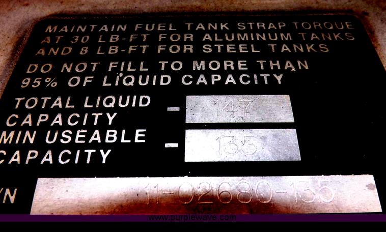 image for item I7600 1999 Peterbilt 377 semi truck