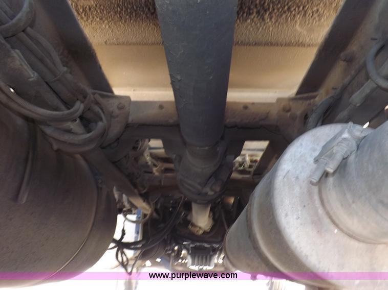 image for item I7600 1999 Peterbilt 377 semi truck