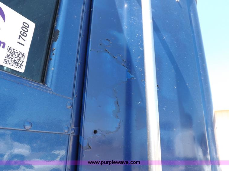 image for item I7600 1999 Peterbilt 377 semi truck