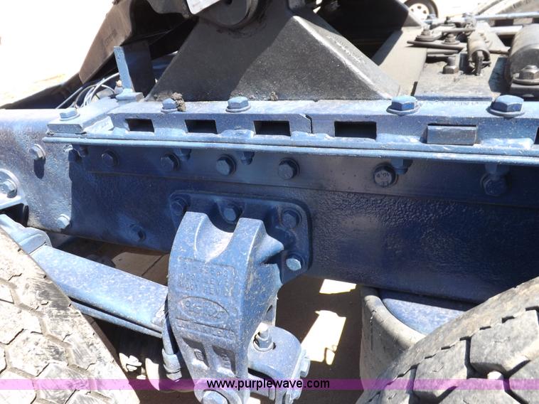 image for item I7600 1999 Peterbilt 377 semi truck