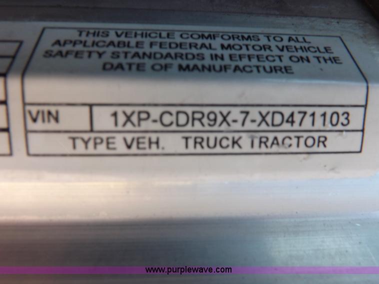 image for item I7600 1999 Peterbilt 377 semi truck