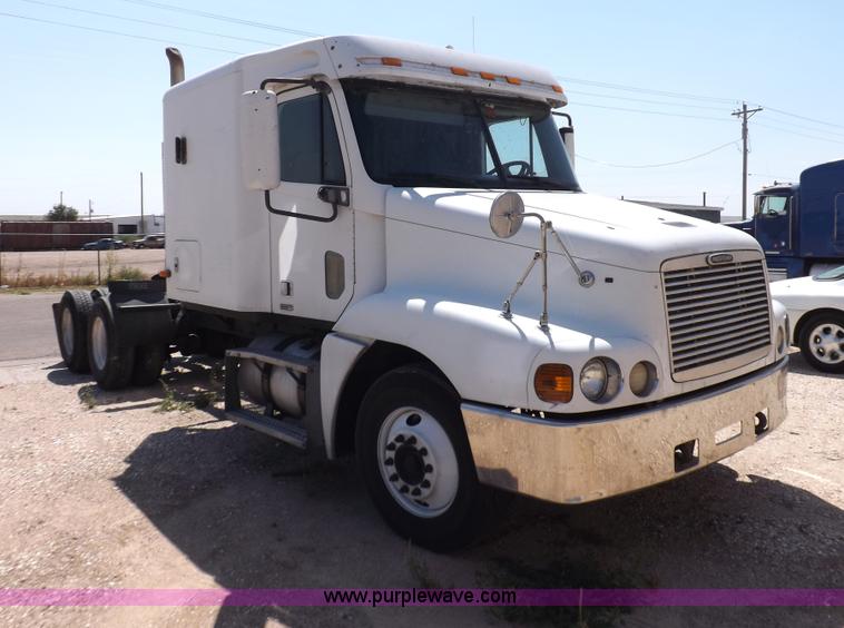 image for item I7601 1998 Freightliner Century Class semi truck