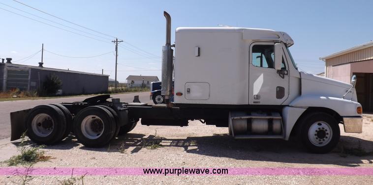 image for item I7601 1998 Freightliner Century Class semi truck