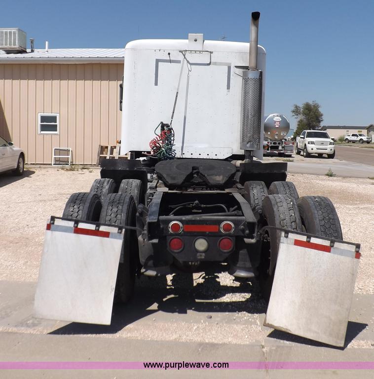 image for item I7601 1998 Freightliner Century Class semi truck