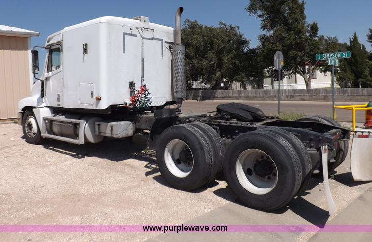 image for item I7601 1998 Freightliner Century Class semi truck