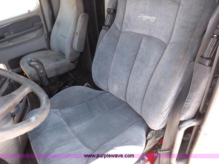 image for item I7601 1998 Freightliner Century Class semi truck