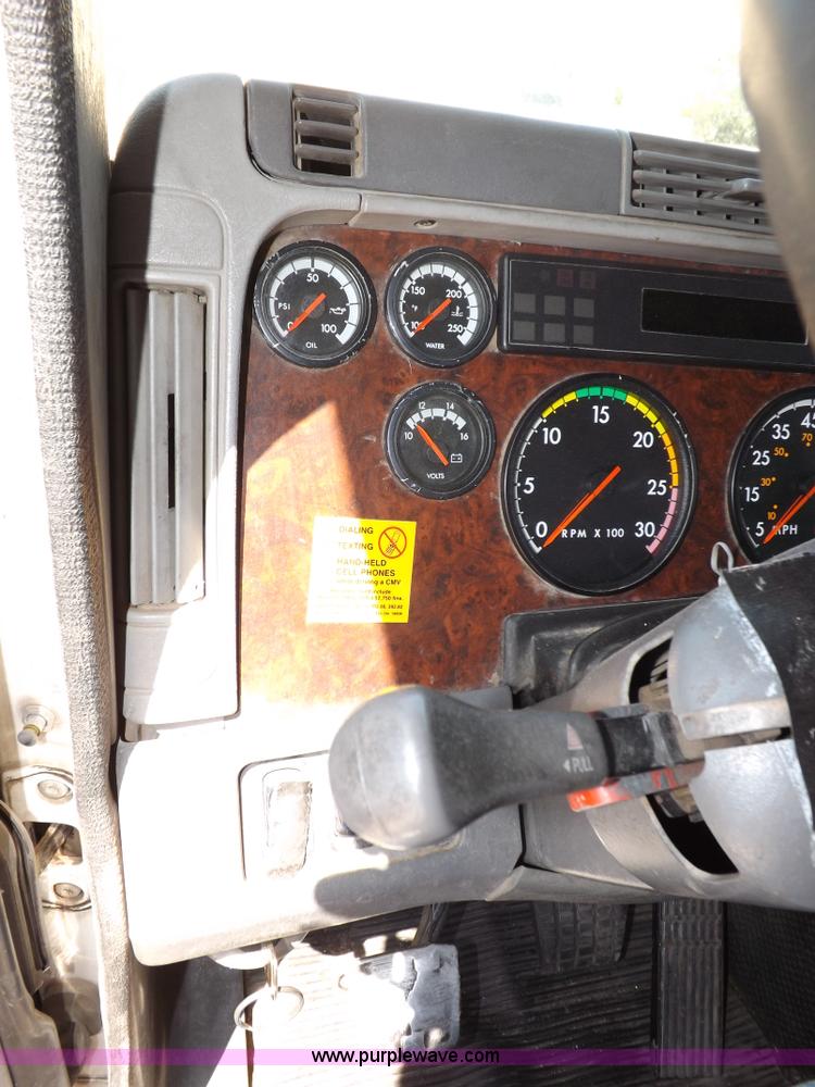 image for item I7601 1998 Freightliner Century Class semi truck