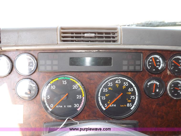 image for item I7601 1998 Freightliner Century Class semi truck