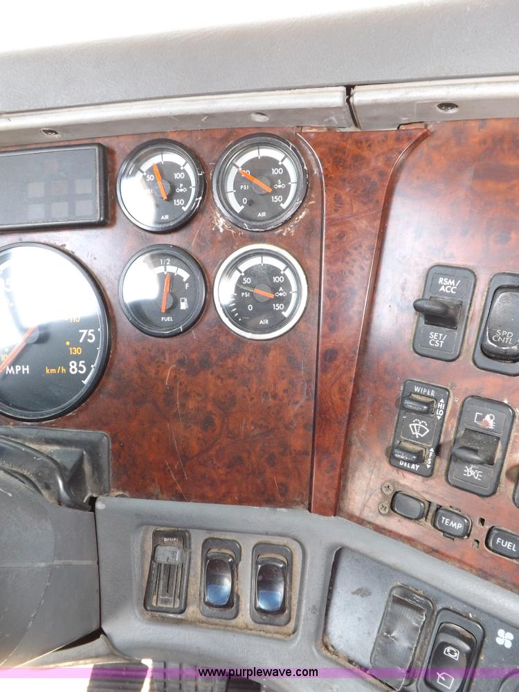 image for item I7601 1998 Freightliner Century Class semi truck