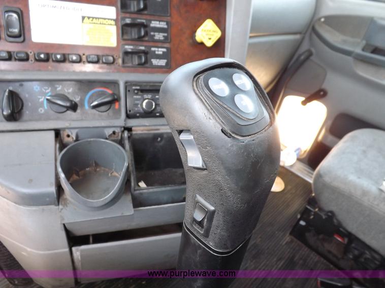 image for item I7601 1998 Freightliner Century Class semi truck