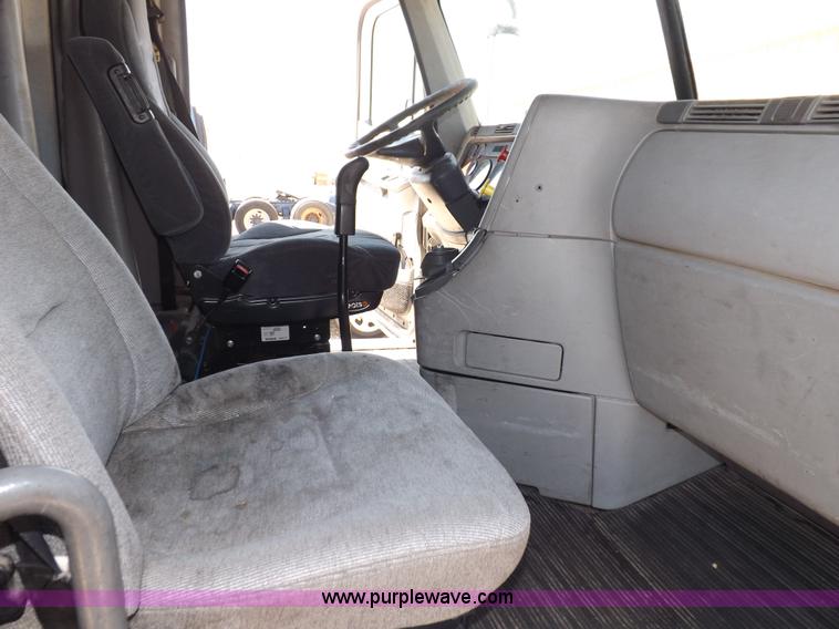 image for item I7601 1998 Freightliner Century Class semi truck