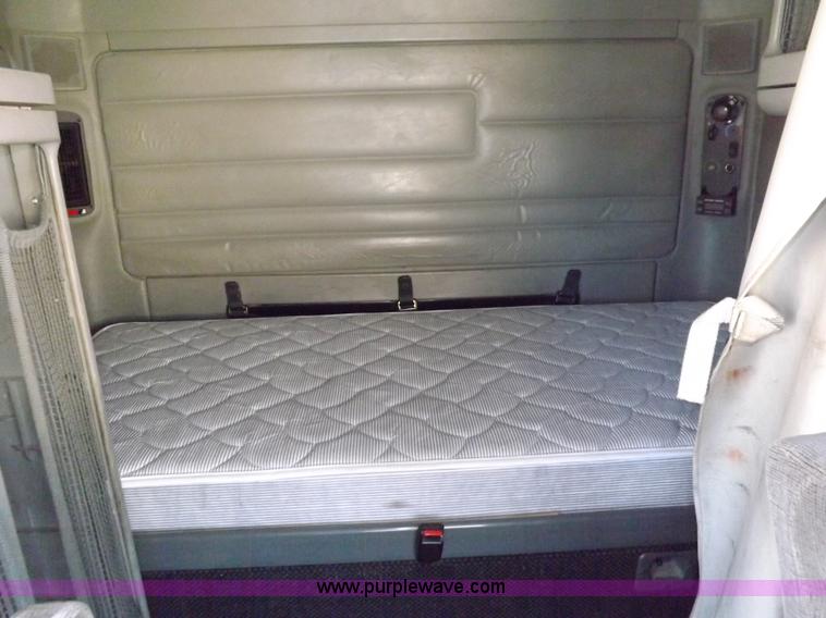 image for item I7601 1998 Freightliner Century Class semi truck