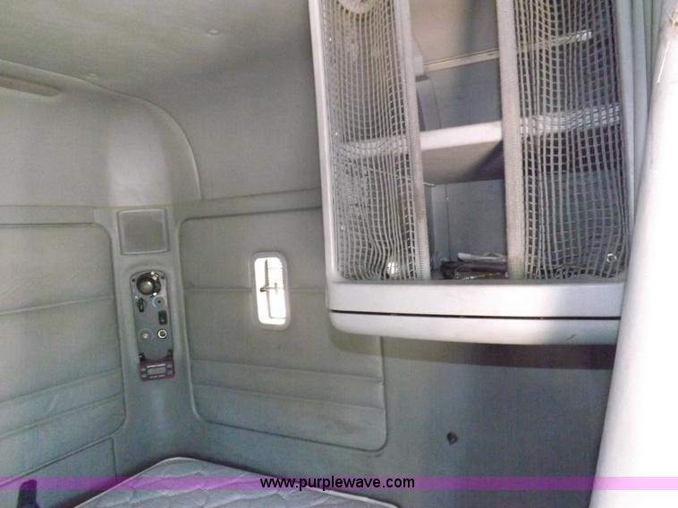 image for item I7601 1998 Freightliner Century Class semi truck