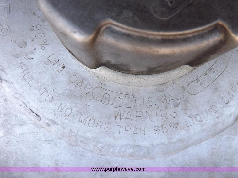 image for item I7601 1998 Freightliner Century Class semi truck