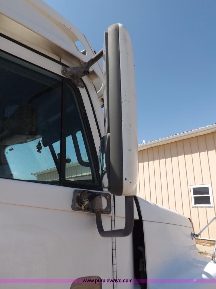 image for item I7601 1998 Freightliner Century Class semi truck