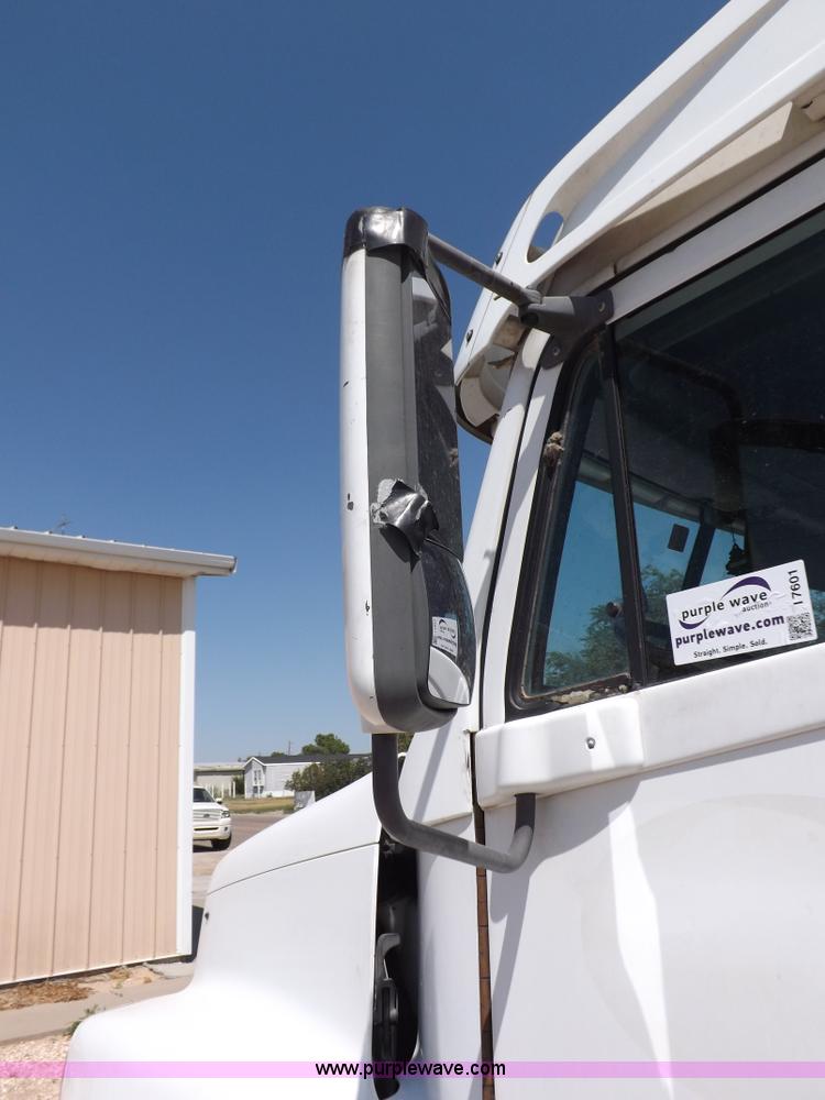 image for item I7601 1998 Freightliner Century Class semi truck