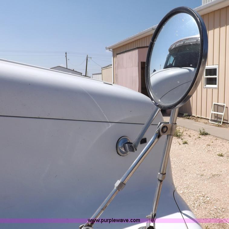 image for item I7601 1998 Freightliner Century Class semi truck