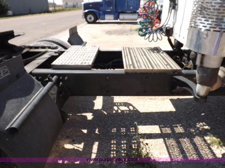 image for item I7601 1998 Freightliner Century Class semi truck