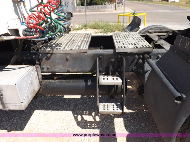 image for item I7601 1998 Freightliner Century Class semi truck