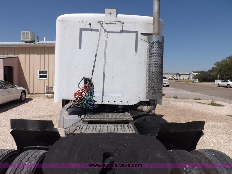 image for item I7601 1998 Freightliner Century Class semi truck