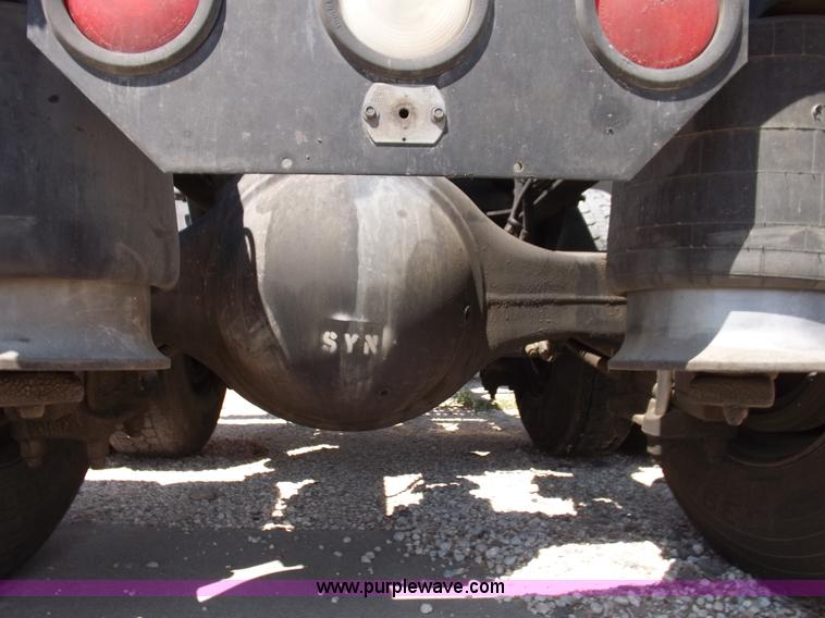 image for item I7601 1998 Freightliner Century Class semi truck