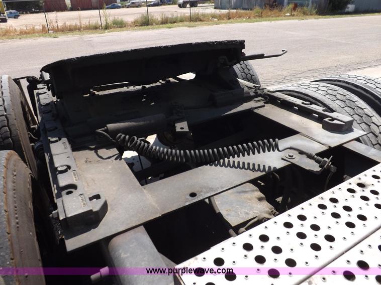 image for item I7601 1998 Freightliner Century Class semi truck