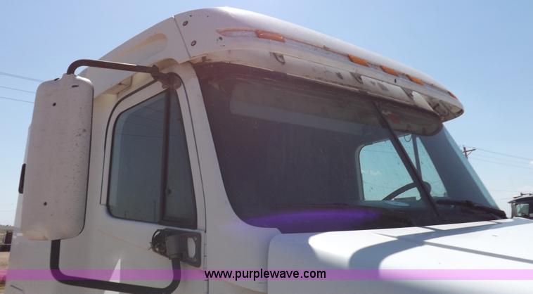 image for item I7601 1998 Freightliner Century Class semi truck