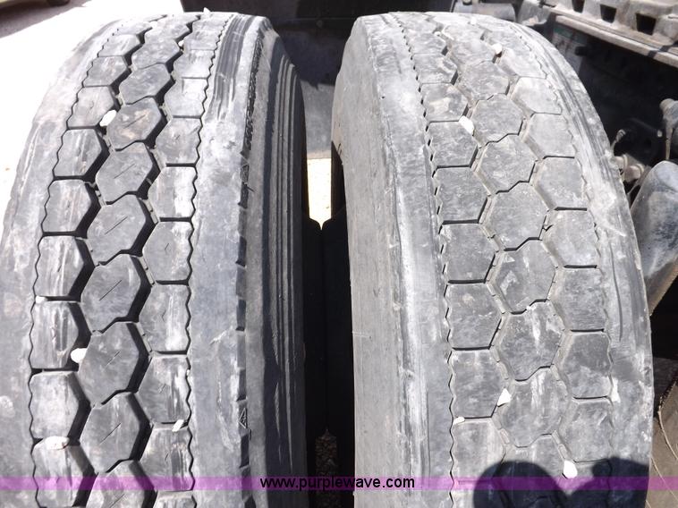 image for item I7601 1998 Freightliner Century Class semi truck