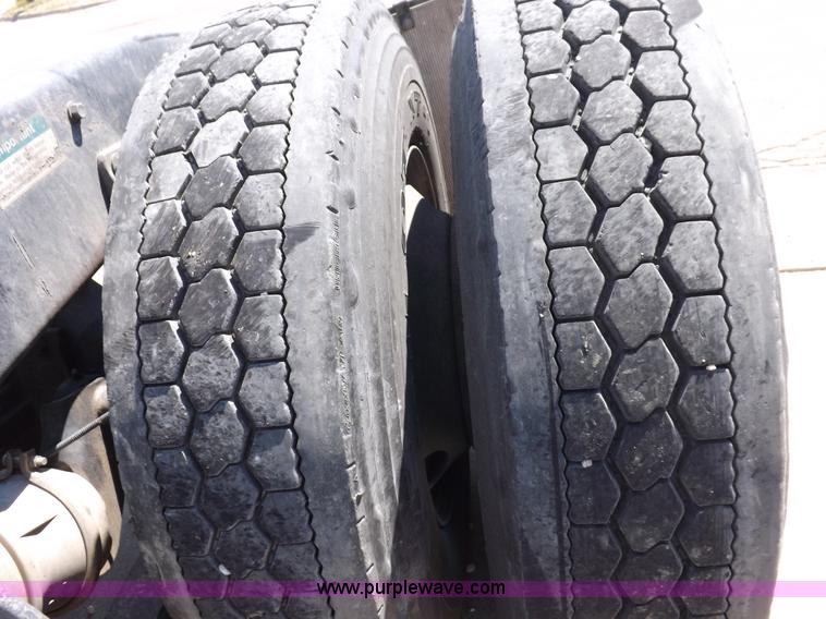 image for item I7601 1998 Freightliner Century Class semi truck