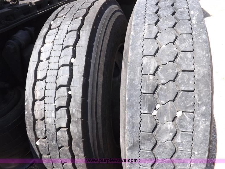 image for item I7601 1998 Freightliner Century Class semi truck