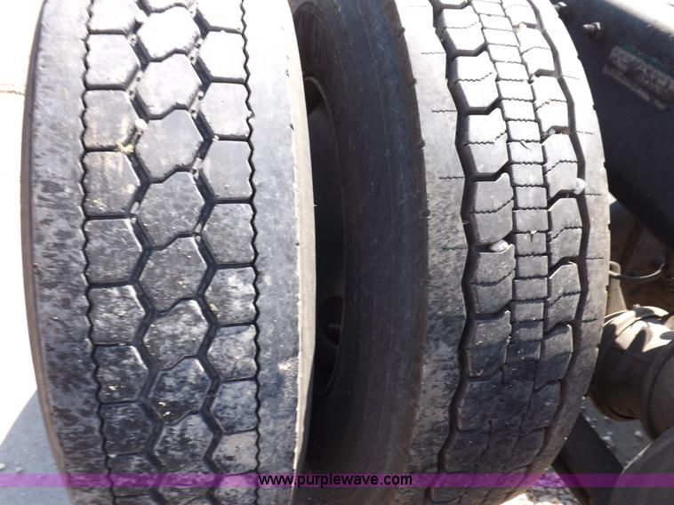 image for item I7601 1998 Freightliner Century Class semi truck