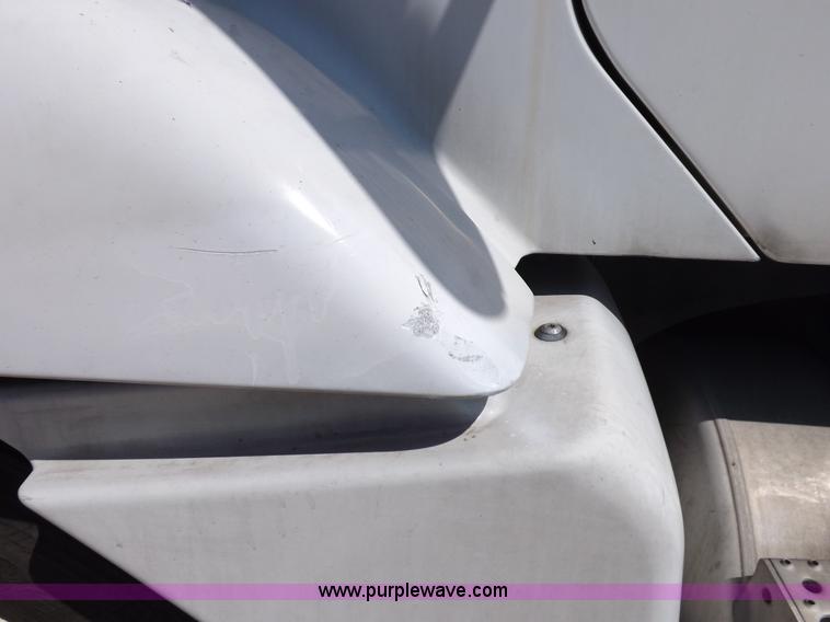 image for item I7601 1998 Freightliner Century Class semi truck