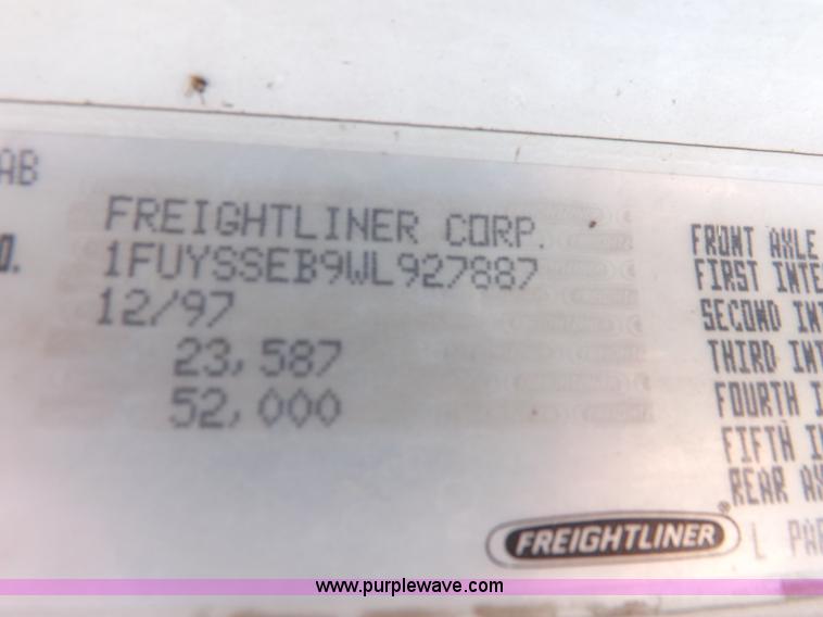 image for item I7601 1998 Freightliner Century Class semi truck